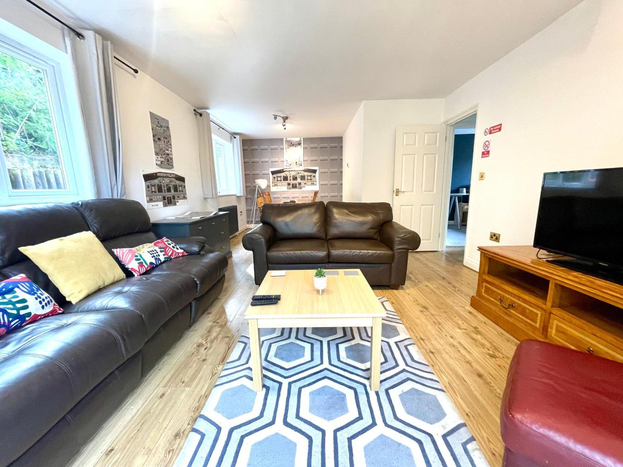 Large 5 Bed Detached House Near Stansted Airport With Parking For 2 Vehicles! Stansted Stays Stansted Mountfitchet Exteriér fotografie
